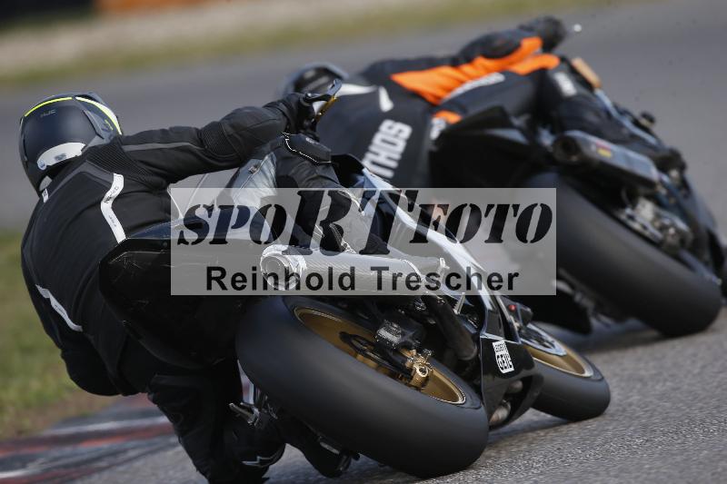 /Archiv-2023/76 03.10.2023 Speer Racing ADR/Gruppe gelb/backside